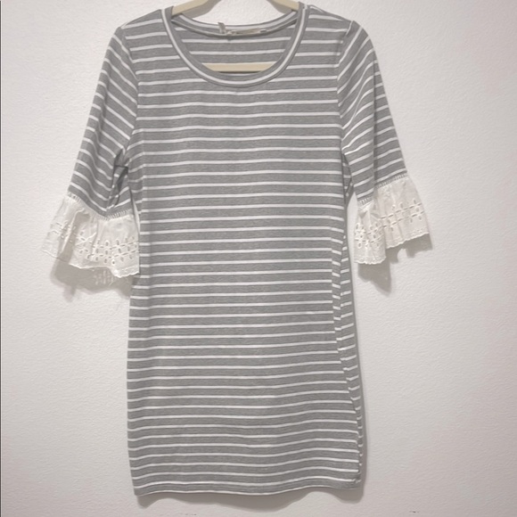 Gray Striped Dress with Lace Sleeves Size Junior Large PTP 18” EUC - Picture 1 of 4